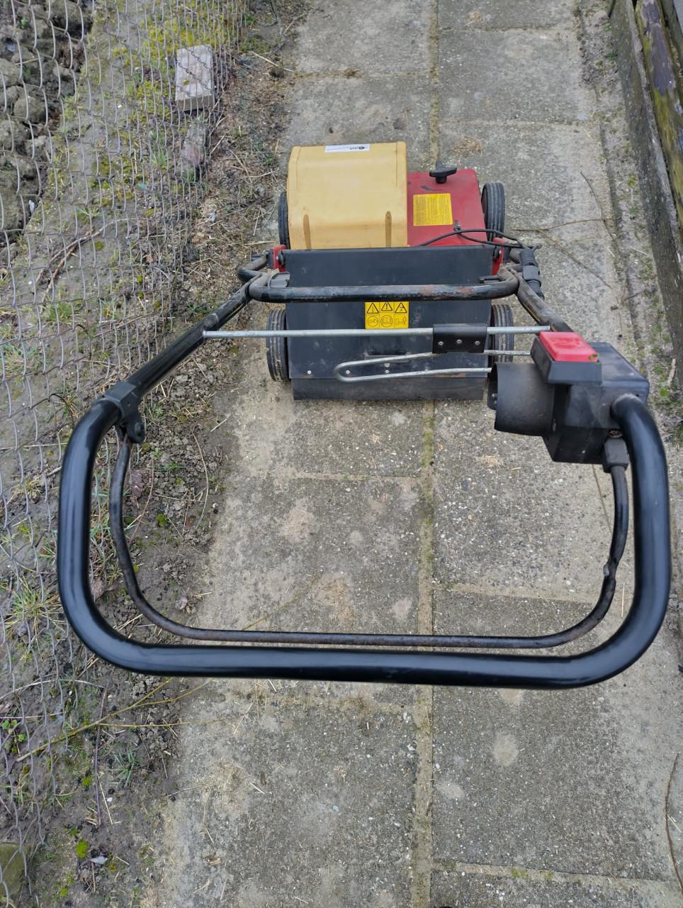 MTD verticuteer machine