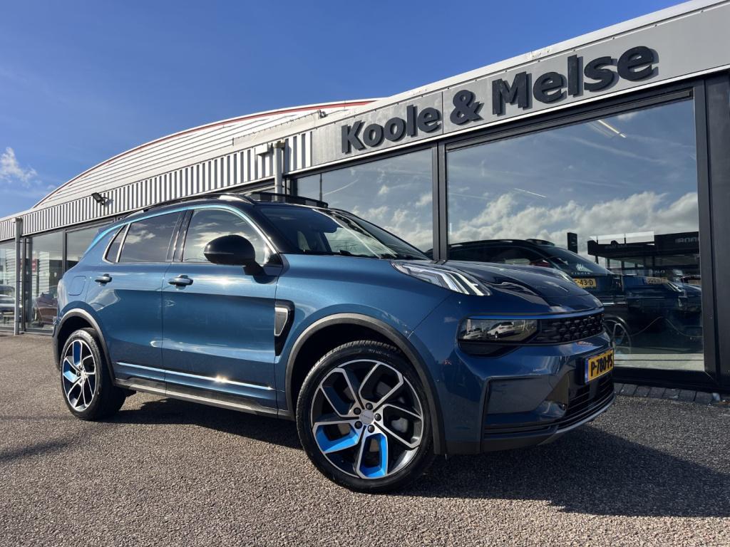 Lynk & Co 01 1.5 261pk phev , 360gr camera , pano dak , adaptive cc , car p