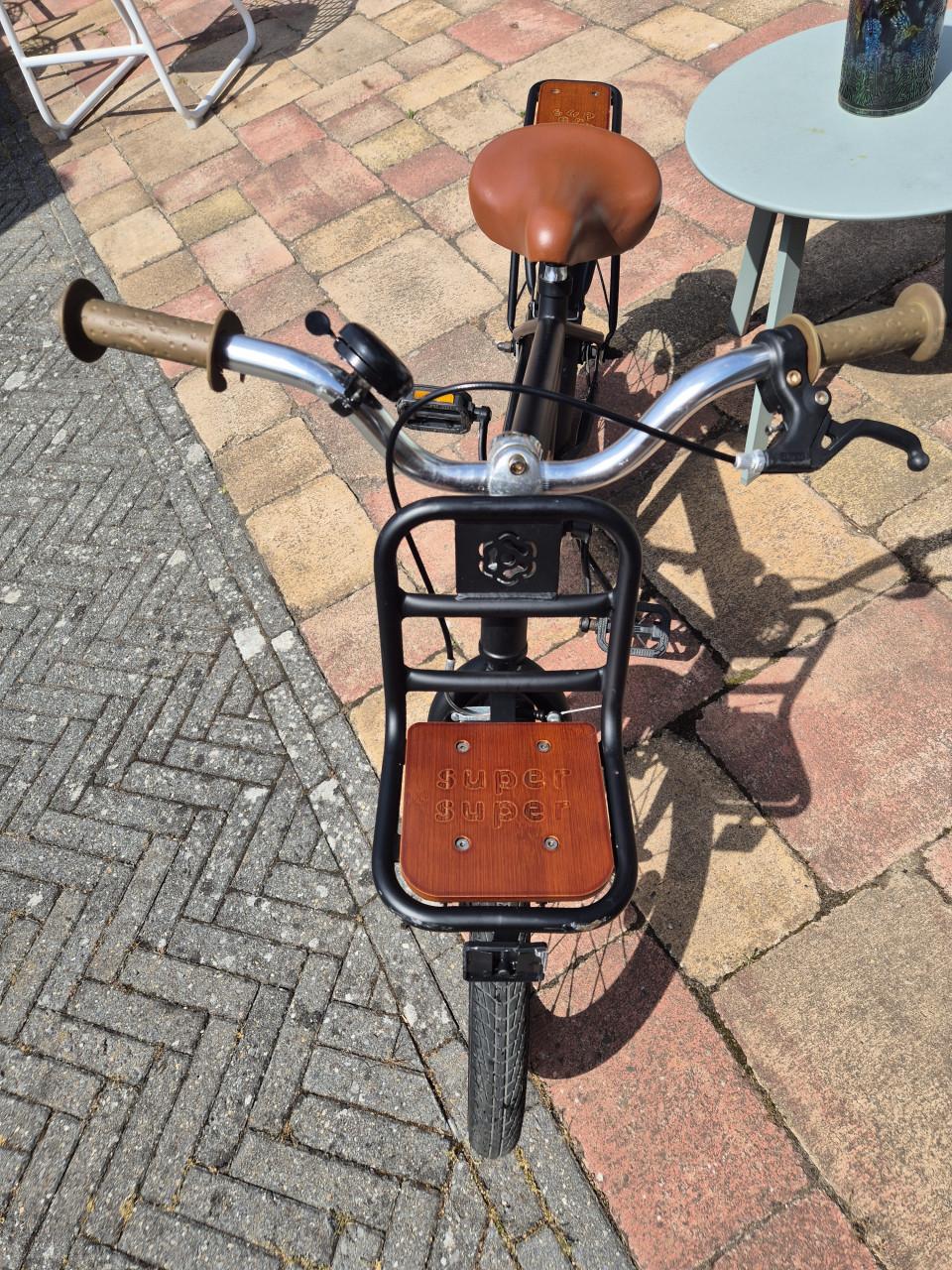 SuperSuper Cooper Bamboo 18inch matzwart Jongens Transportfiets