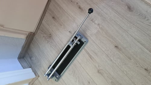 Tegelsnijder in goed staat-een keer gebruikt