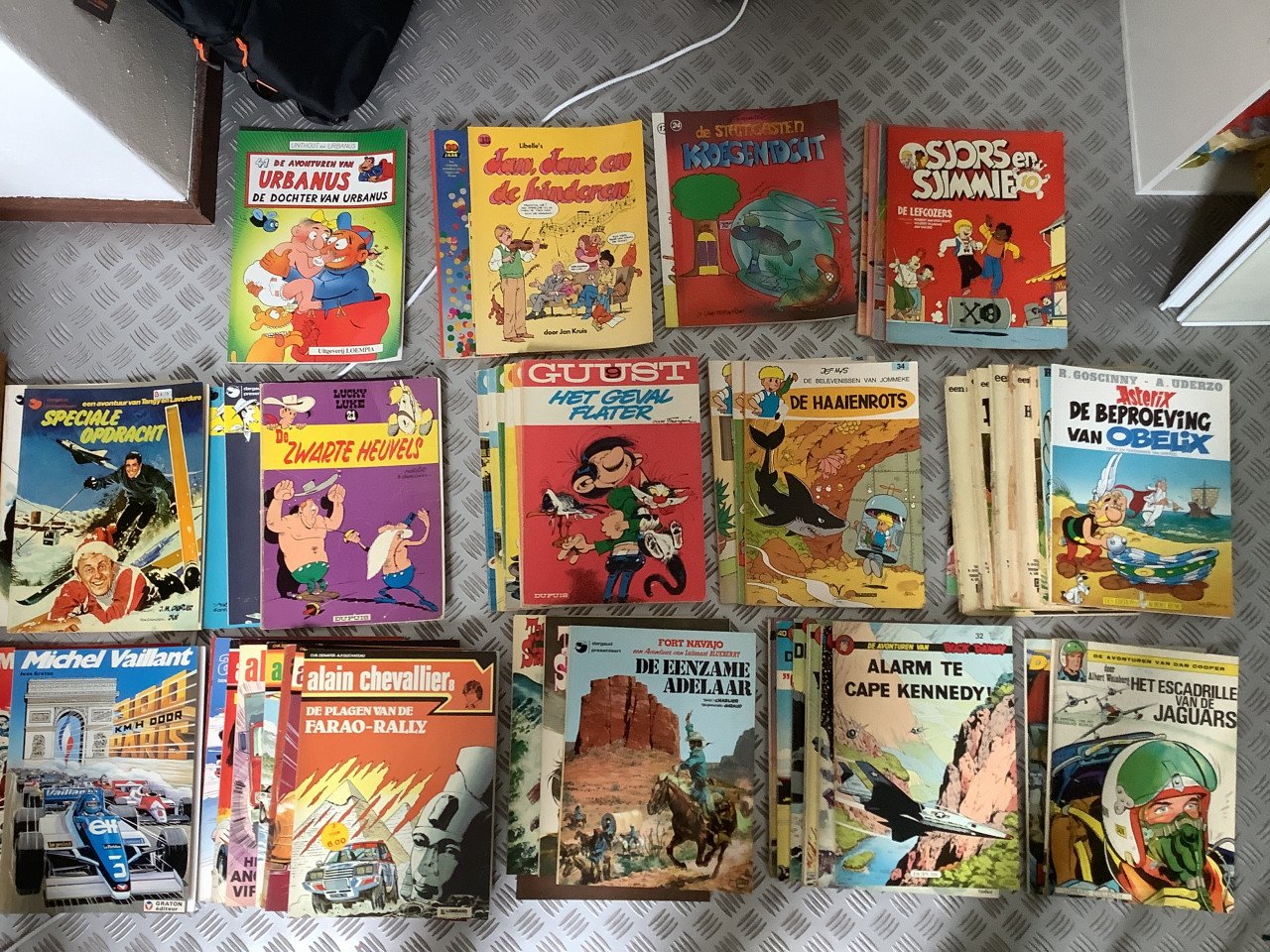 +/- 160 stripboeken waaronder 137 Suske en Wiske