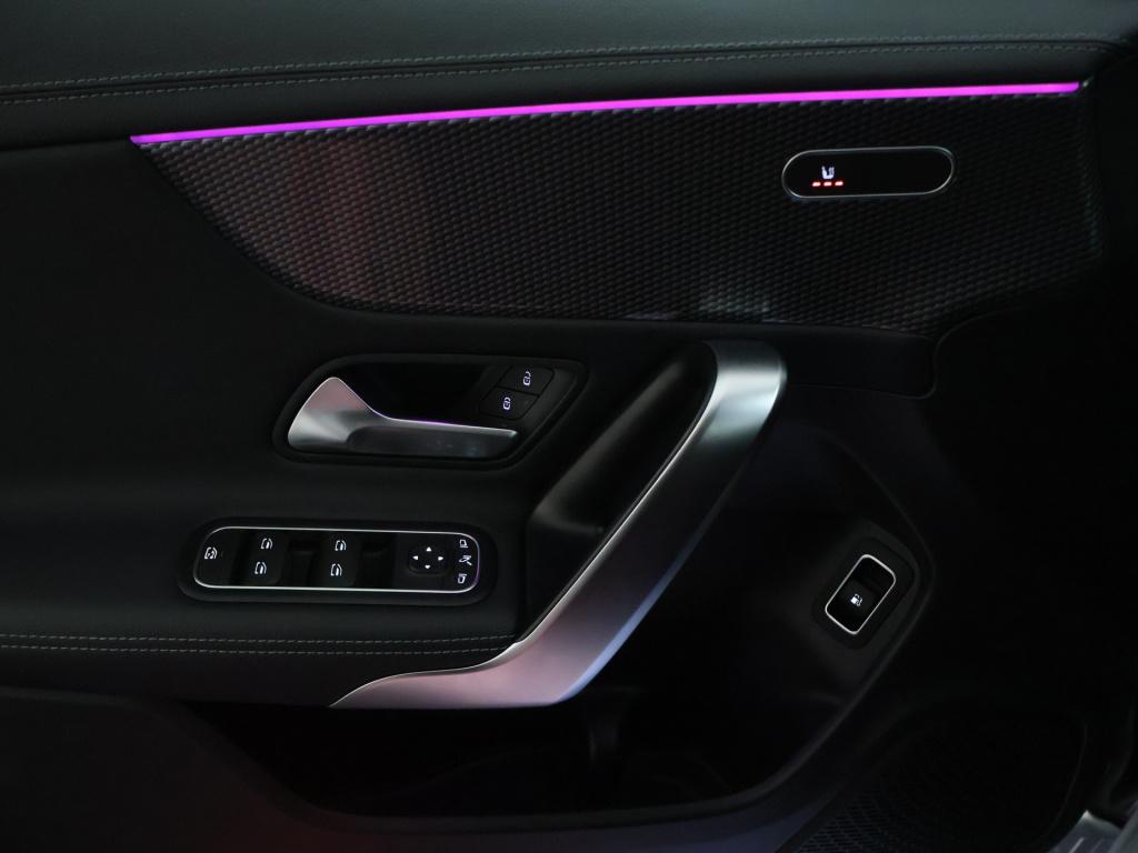 Mercedes-Benz Cla 250 e plug-in hybride elektrische achterklep | smartphone