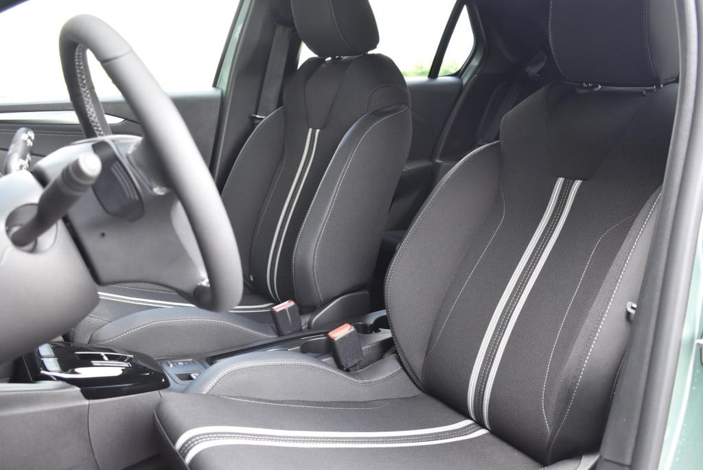 Opel Corsa 1.2 turbo hybrid yes 110pk automaat | winterpack | lmv | apple c