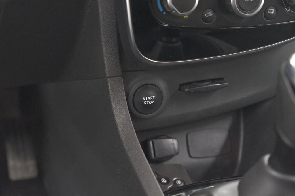 Renault Clio tce 90 limited | navigatie | parkeersensoren | cruise control 