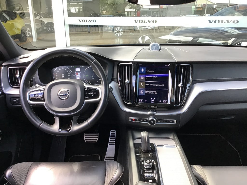 Volvo XC60 t8 390pk recharge r-design| adap.cruise| b&w sound| panodaktrekh
