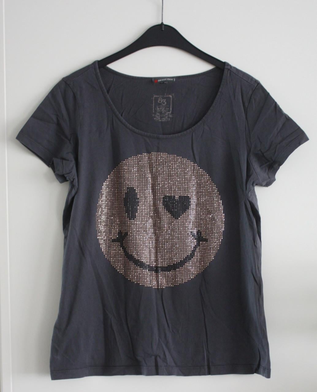 Grijs tshirt met smiliy print maat 42