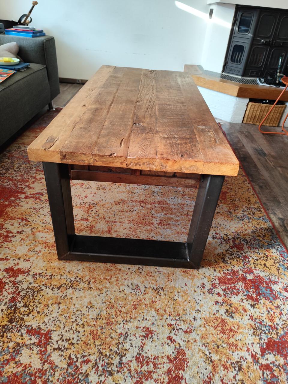 Robuuste salontafel van Mangohout