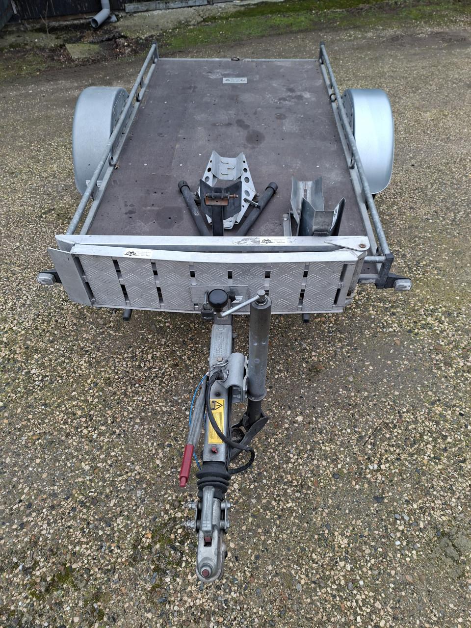 Saris motortrailer / motoraanhanger (inrijklemmen/slot/geremd)