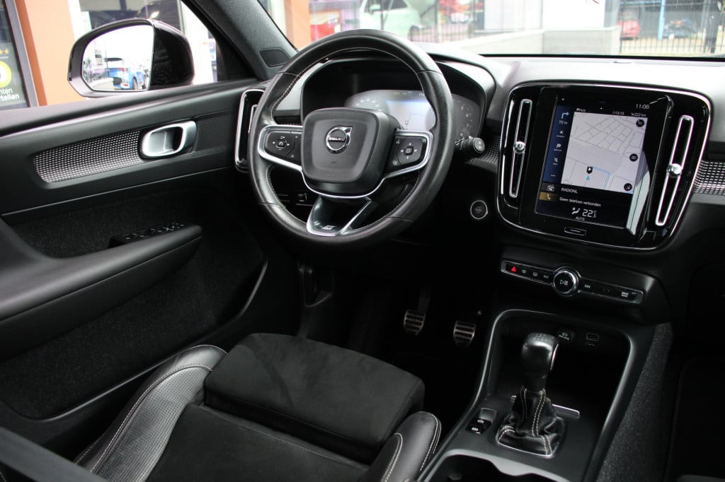 Volvo XC40 1.5 t3 r-design | elec. trekhaak | camera | half leder