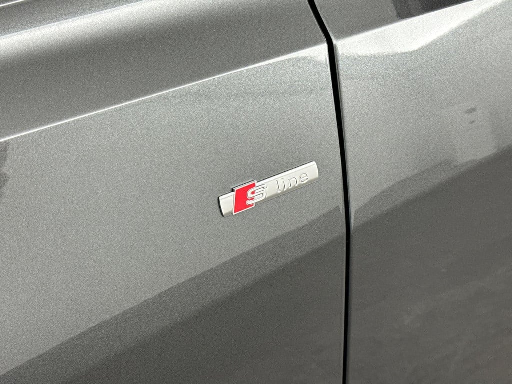 Audi Q8 pro line s 55 tfsi e 290 kw / 394 pk suv 8 versn.