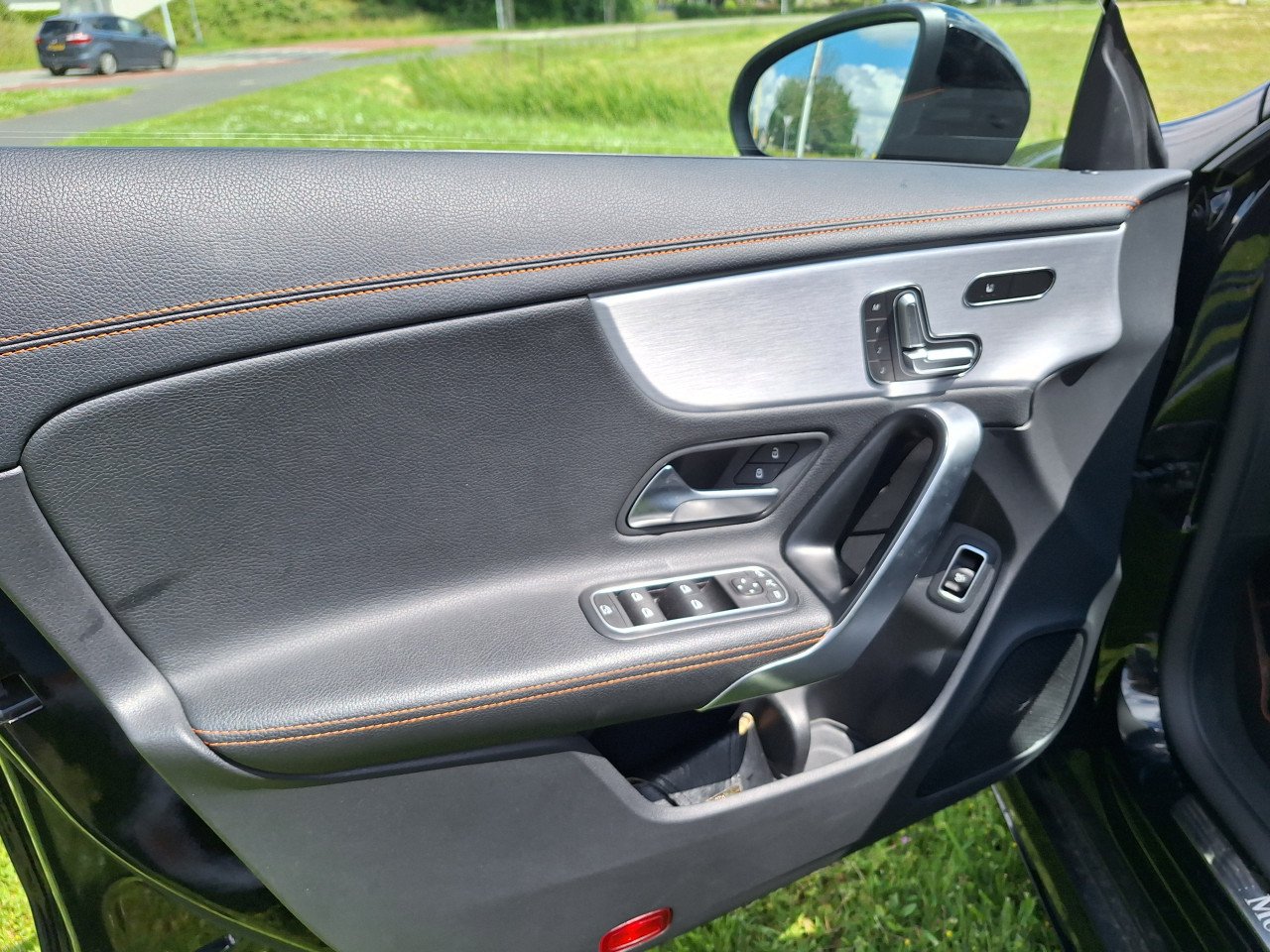 Mercedes cla orange edition