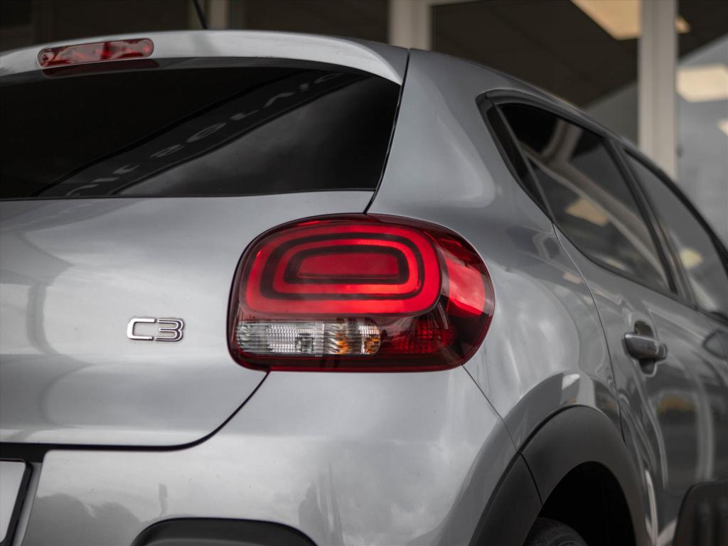 Citroen C3 1.2 puretech 82pk shine | panoramadak | stoelverwarming | cruise