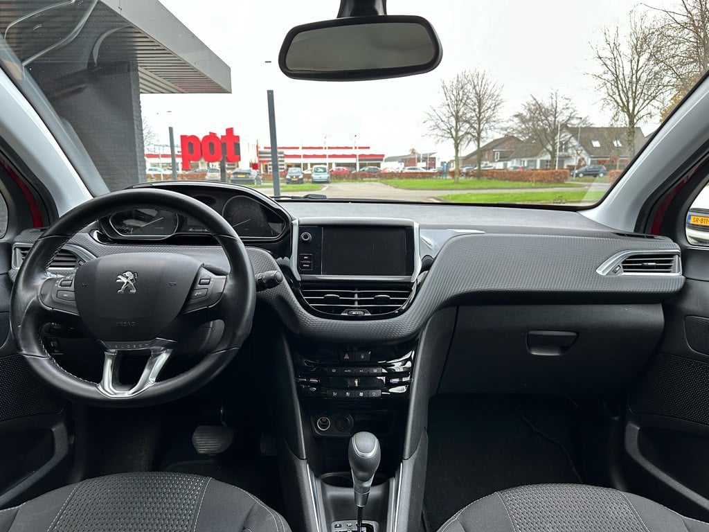 Peugeot 208 1.2t première // automaat //