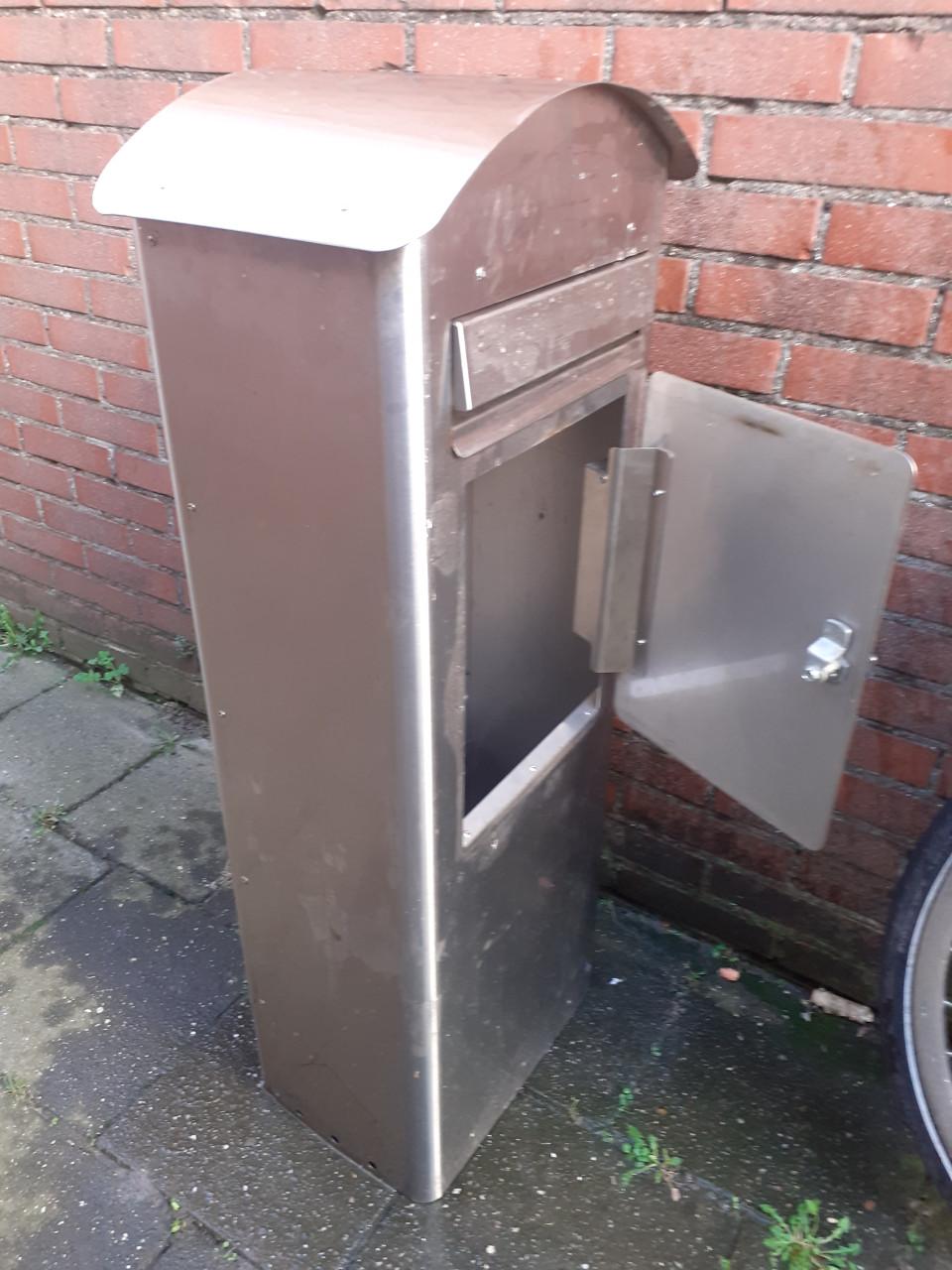 DEsign ** R.V.S. BRIEVENBUS ** grote staande 1 meter..!!