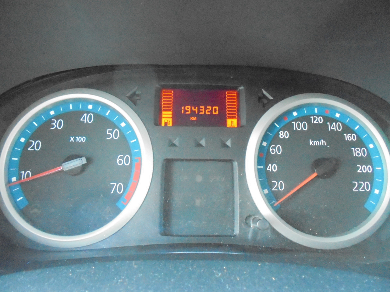 Clio 1.2-16V Zwart Metallic apk januari 2026 met N.A.P Airco ijskoud € 1850