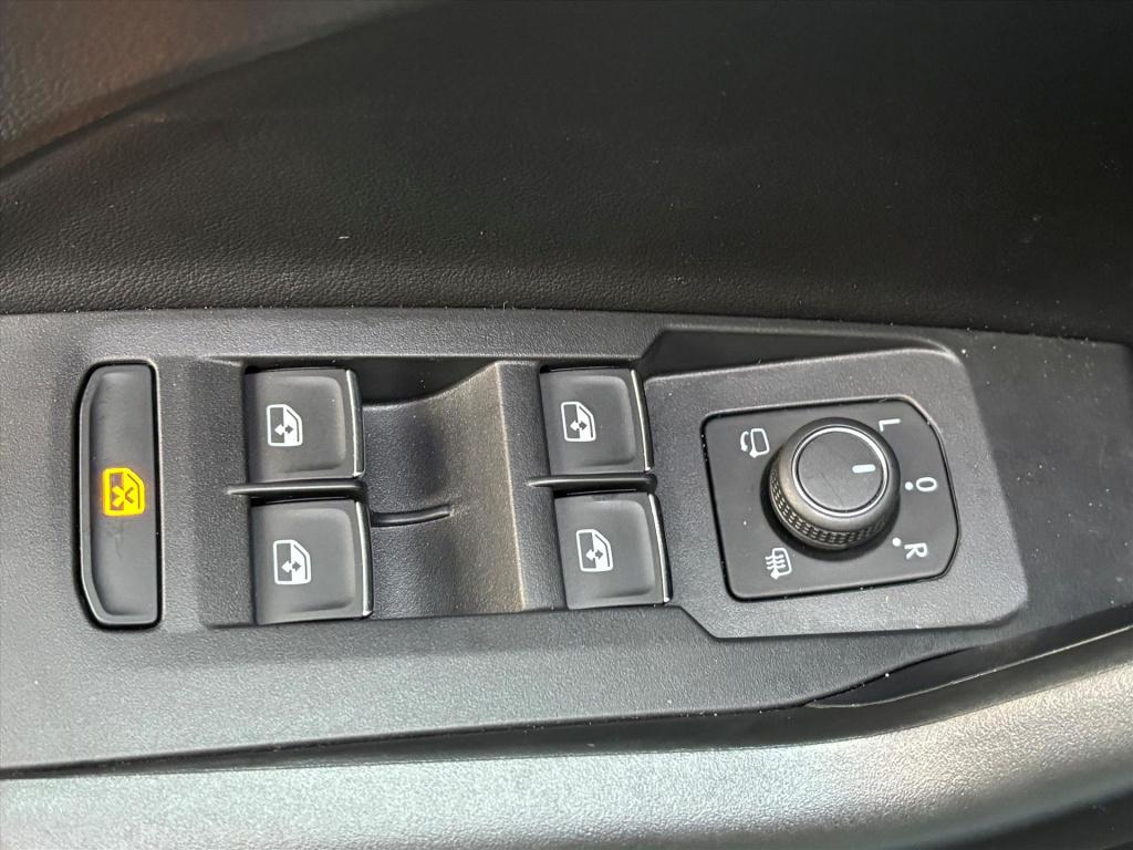 Volkswagen T-cross 1.0 tsi 116pk dsg-7 r-line| navi|led strip| app connect|