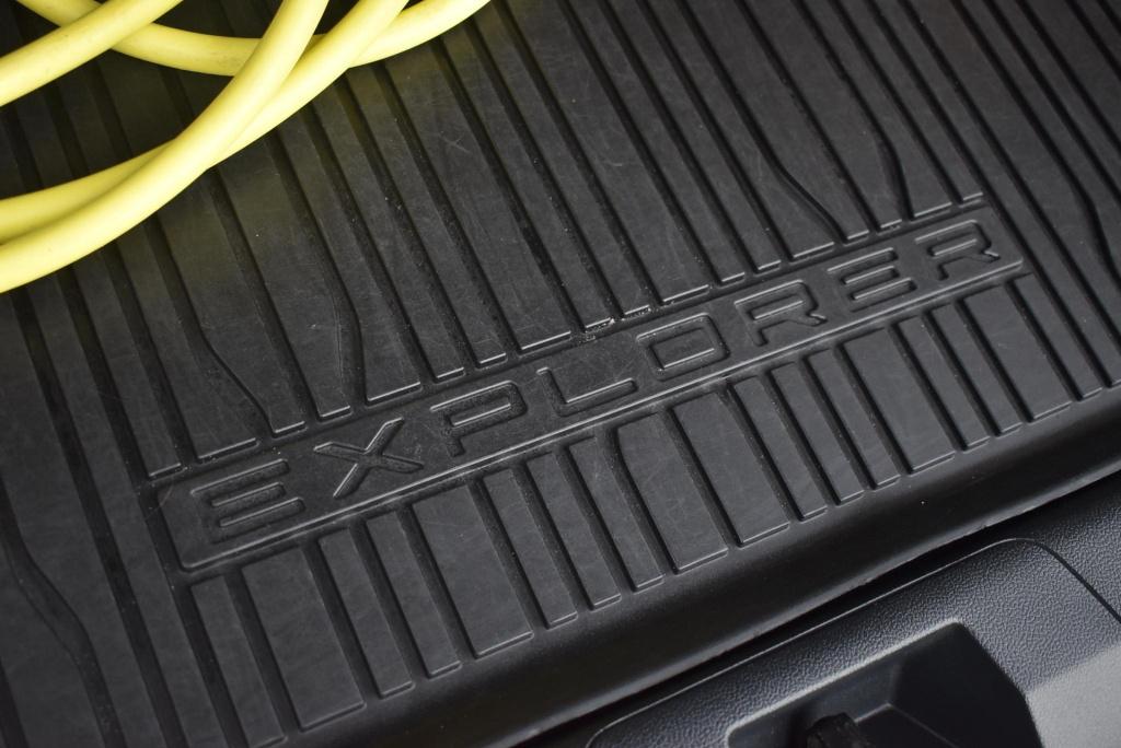 Ford Explorer premium extended range rwd 77 kwh | panoramadak | climate con