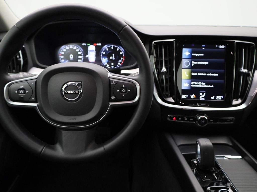 Volvo V60 2.0 b3 momentum | automaat | navigatie | apple carplay / android 
