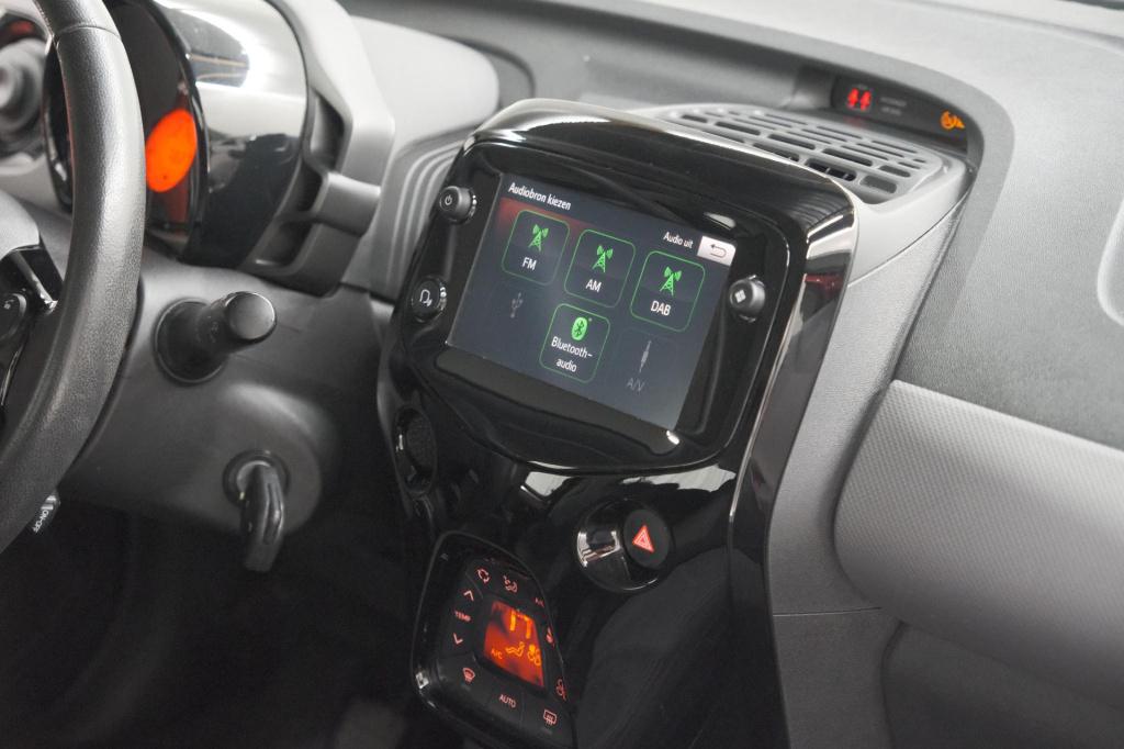 Peugeot 108 1.0 e-vti allure | camera | climate control | dab+ | 15 inch li