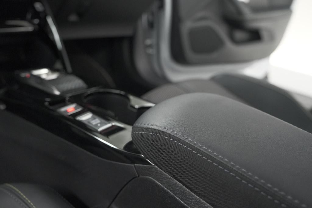 Peugeot 2008 puretech 130 eat8 gt | camera | apple carplay | parkeersensore