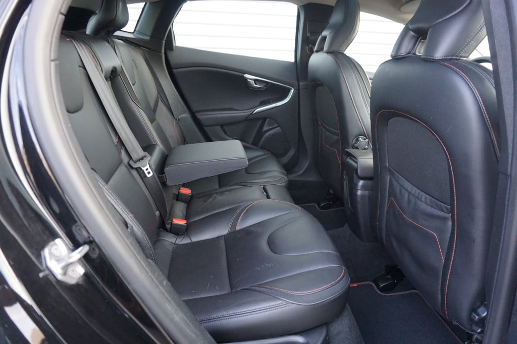Volvo V40 2.0 d2 ocean race business airco / navi / camera / leder / cruise