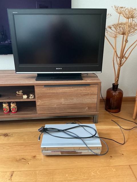 Sony Bravia + JVC video/cd speler + videobanden