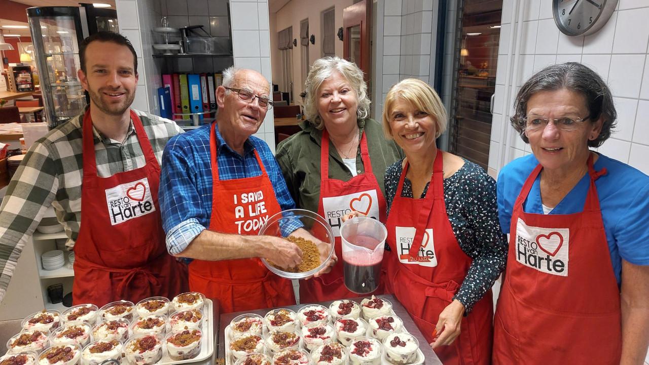 Resto VanHarte zoekt vrijwillig keukenpersoneel en gastvrouwen/heren