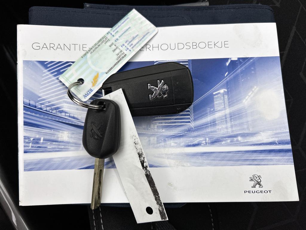 Peugeot 2008 82 pk active | rijklaar | panoramadak | lm velgen | navigatie 