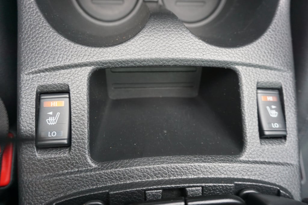 Nissan Qashqai 1.2 tekna + climate / navi / cruise / elektr. ramen / pano. 