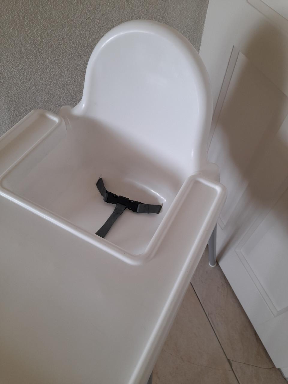 Kinderstoel met gordel ( in goede staat )