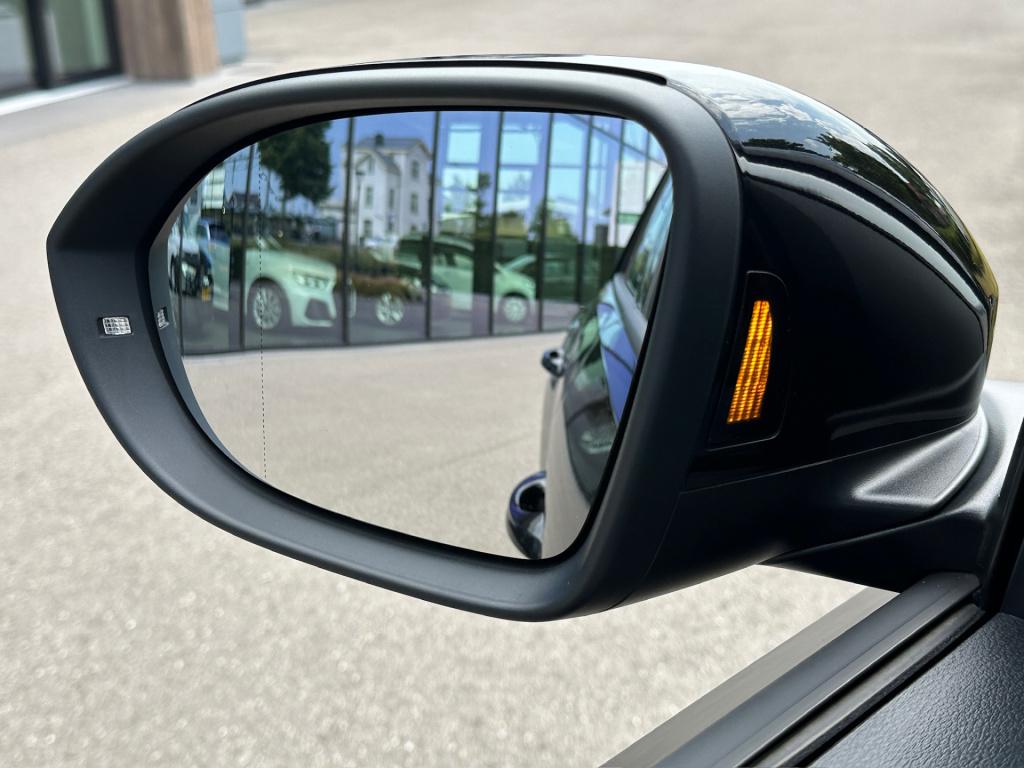 Volkswagen T-roc 1.5 tsi 150pk dsg style carplay | camera | keyless | elek.