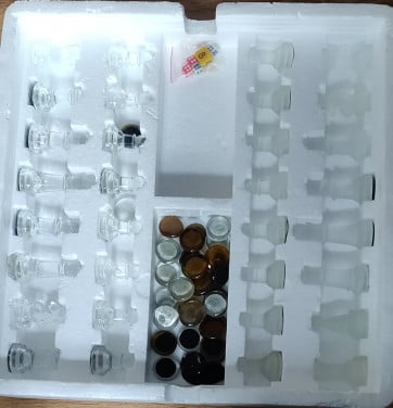Schaakspel en 2 andere spellen van glas