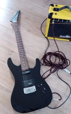 Cyclone Eks electrische gitaar. Gorilla GG-20 versterker
