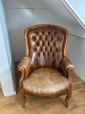 Klassieke stoel met antieke uitstraling