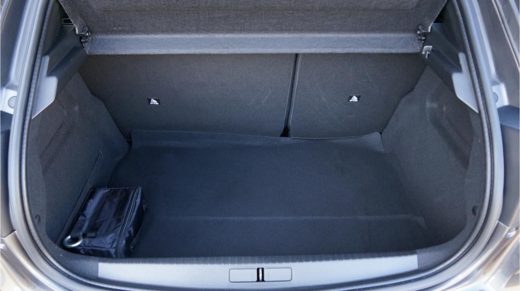 Peugeot 208 1.2 puretech 100 allure rijklaar incl garantie