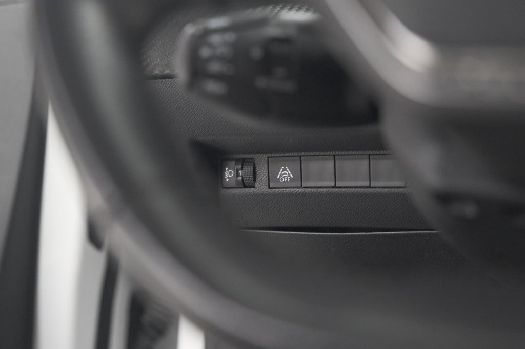 Peugeot 208 puretech 100 eat8 active | trekhaak | parkeersensoren | navigat