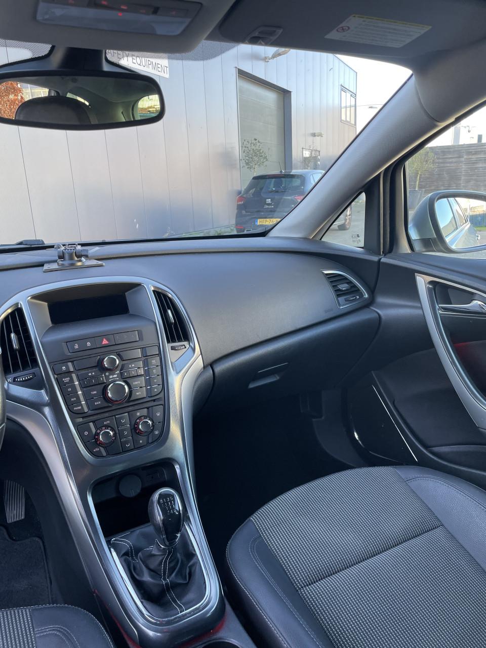 Opel Astra 1.4 Turbo 88KW ST 2011 Grijs | NAP