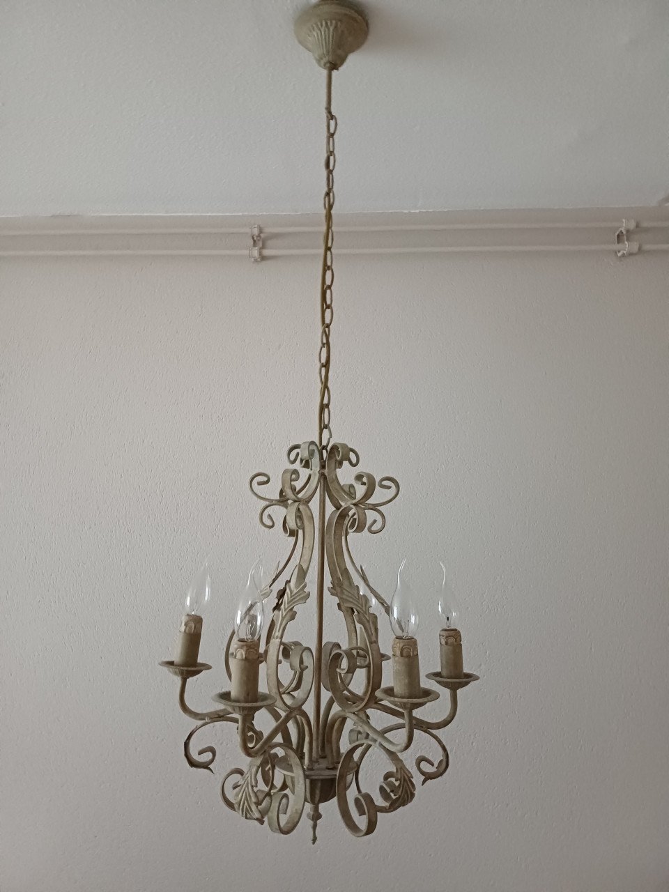 *vergrijsd groene hanglamp*
