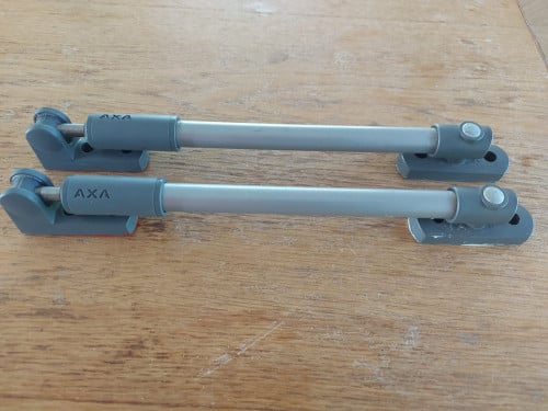 2 z.g.a.n. grijze Axa tele uitzetters / raamuitzetters.