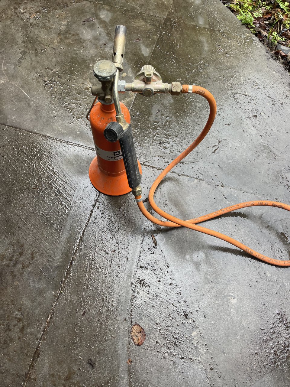 Gasfles met soldeerbrander