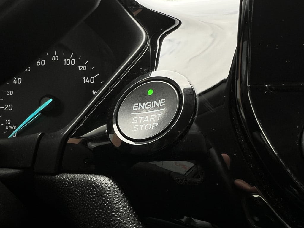 Ford Fiesta 1.0 ecoboost titanium | apple/ android carplay | st - velgen | 