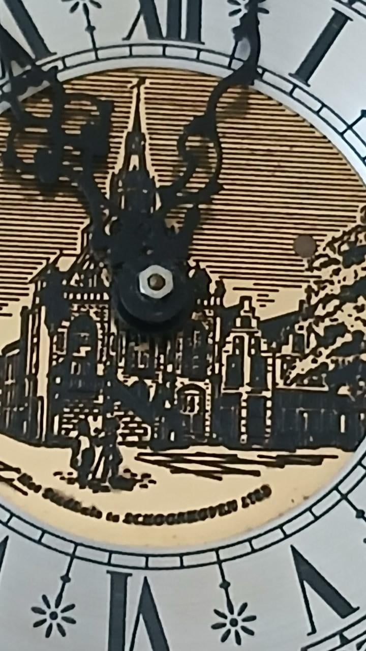 Klok STADHUIS VAN SCHOONHOVEN 1733 hangklok sallander eiken