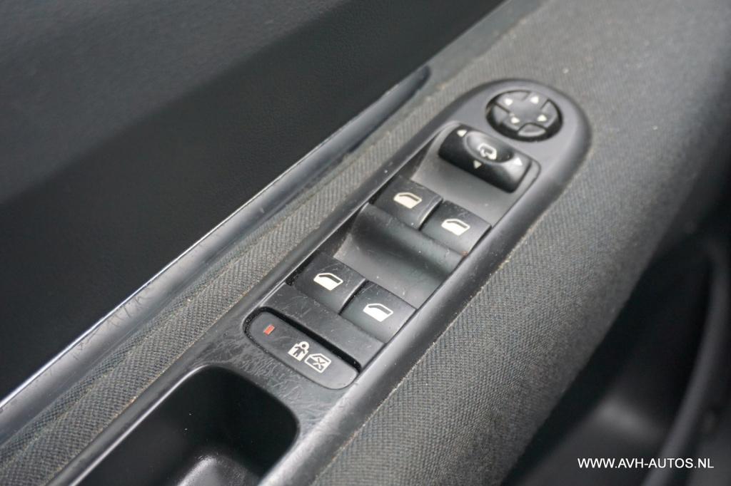 Peugeot 3008 1.6 vti active