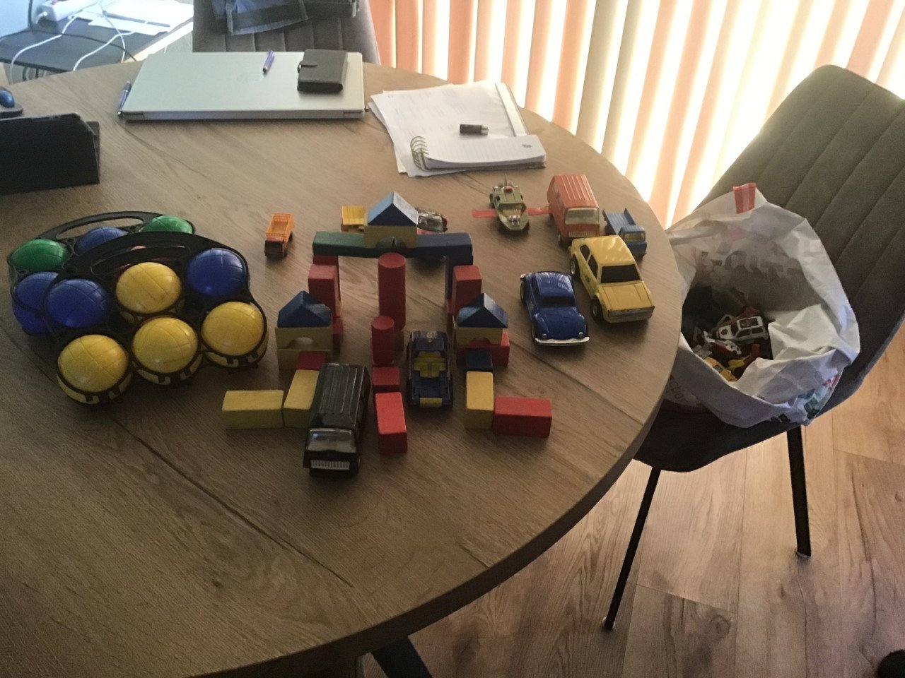 Speelblokken autootjes en jeu de boules