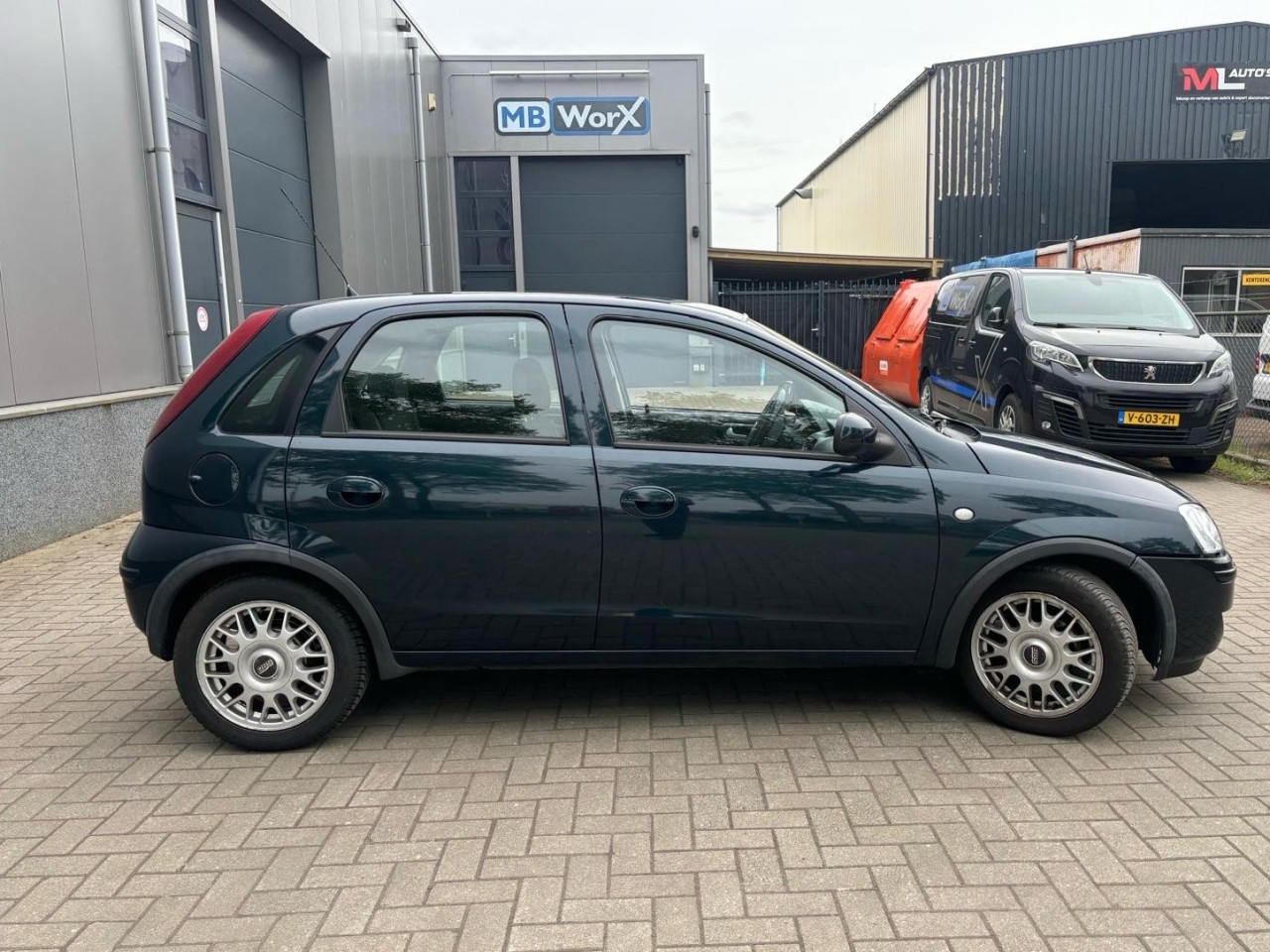 Opel Corsa 1.2-16V Rhythm airco/ Lm velgen