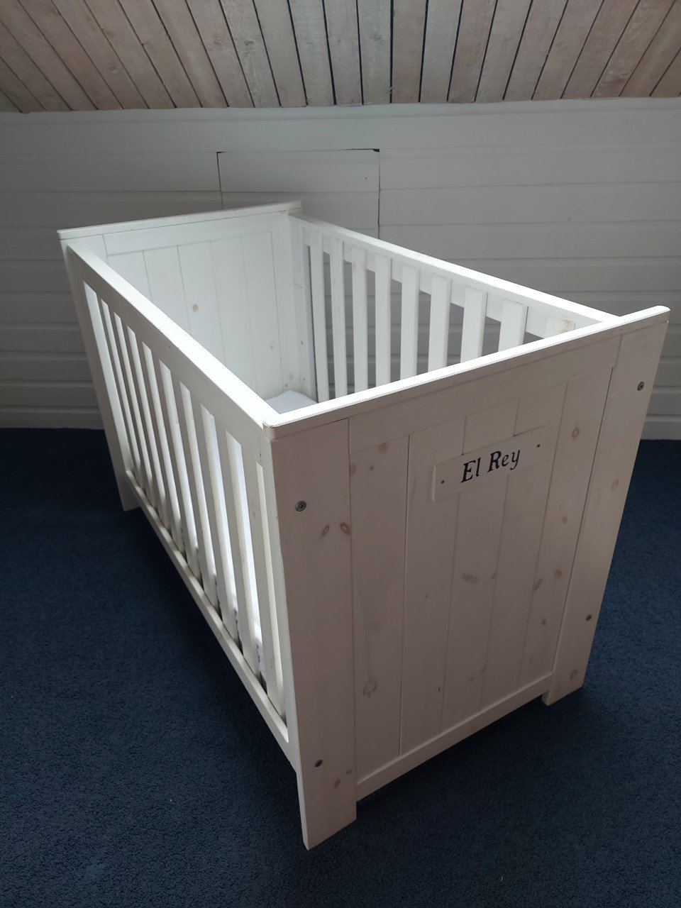 Mooie whitewash babykamer Amigo's Amiga's €75,-