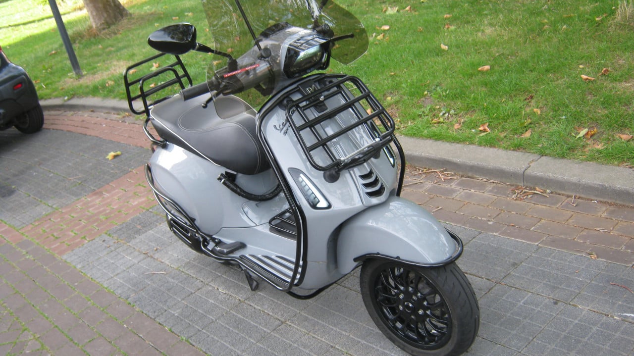 TE KOOP  VESPA SPRINT NARDO IGET UIT 2019 VOOR 2250 EURO