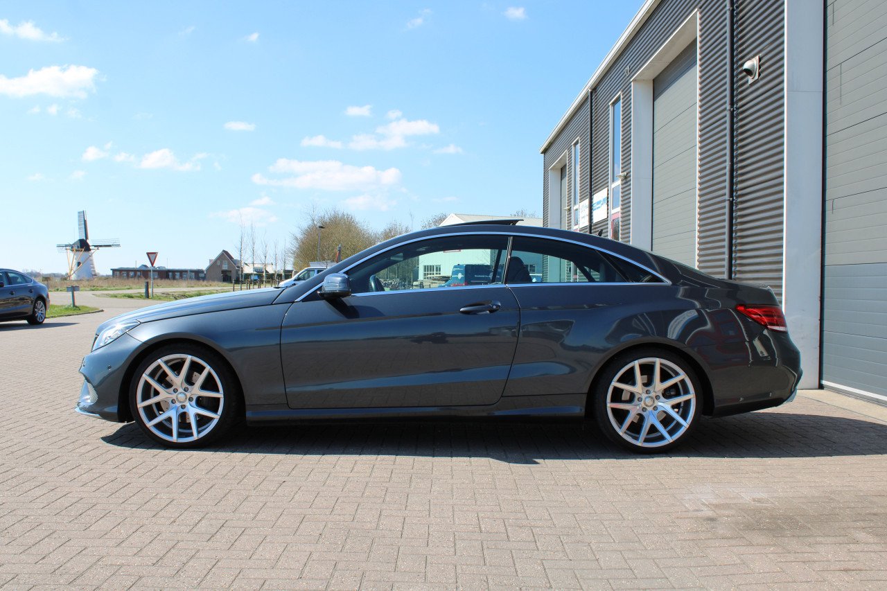 Mercedes-Benz E-Klasse E220 CDI Coupe AMG PANO