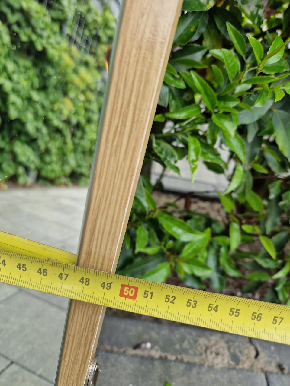 Spiegel op hout