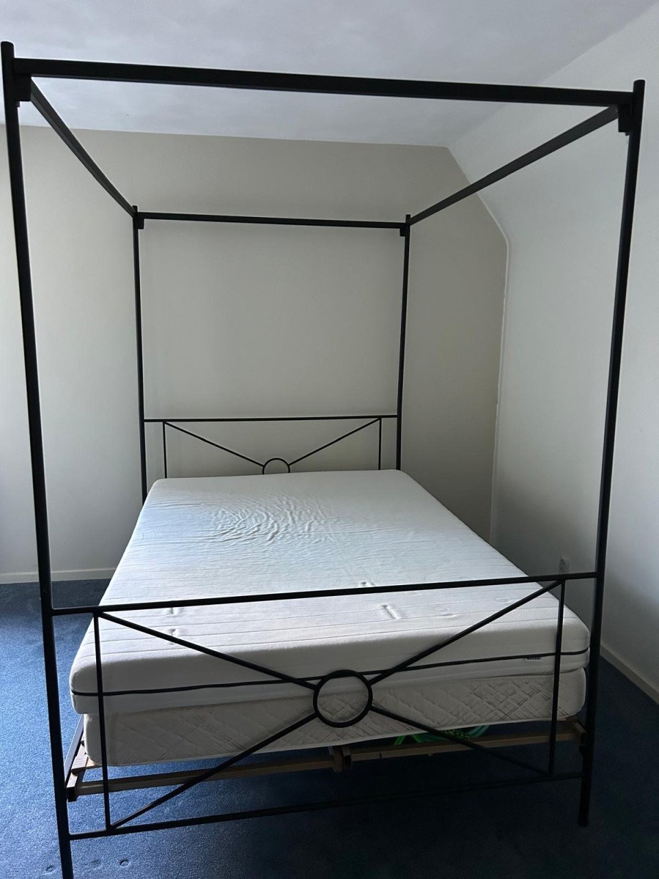 Gratis af te halen; Bed met matrassen